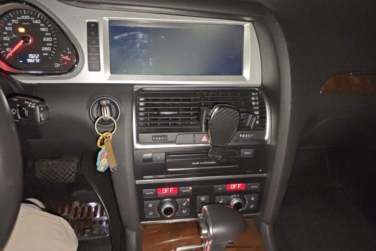 Used Audi Q7  Audio And AC Panel