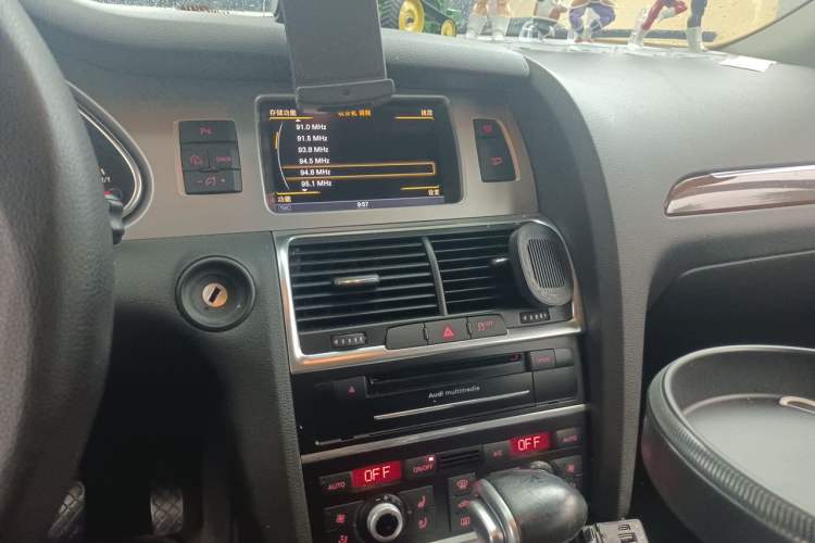 Used Audi Q7 2012 3.0 TFSI Ambition (200kW) Audio And AC Panel