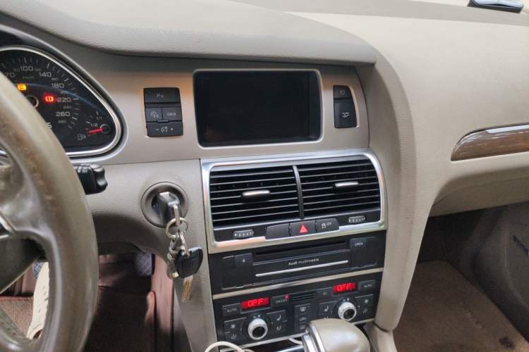 Used Audi Q7 2012 3.0 TFSI Technology Model (200kW) Audio And AC Panel
