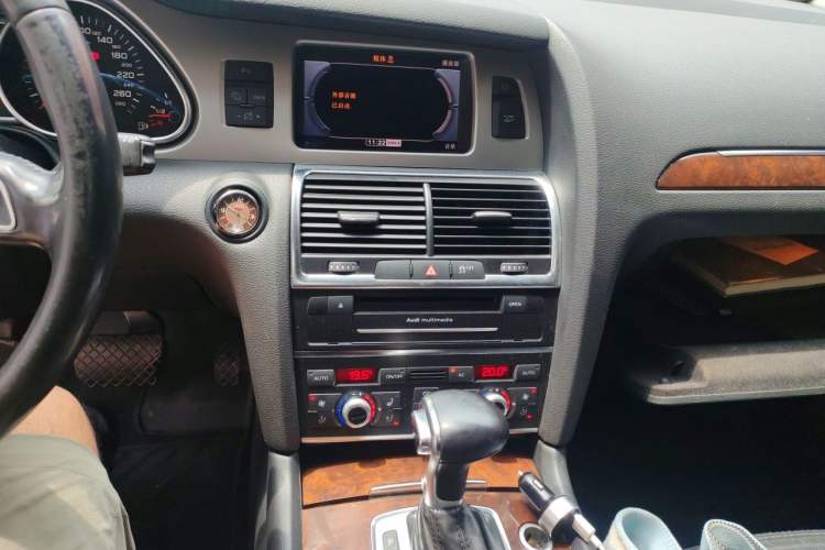 Used Audi Q7 2012 3.0 TFSI Ambition (200kW) Audio And AC Panel