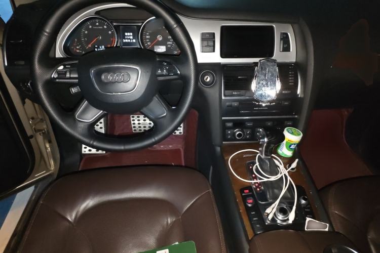 Used Audi Q7 2012 3.0 TFSI Ambition (200kW) Center Console