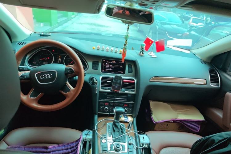 Used Audi Q7 2012 3.0 TFSI Ambition (200kW) Center Console
