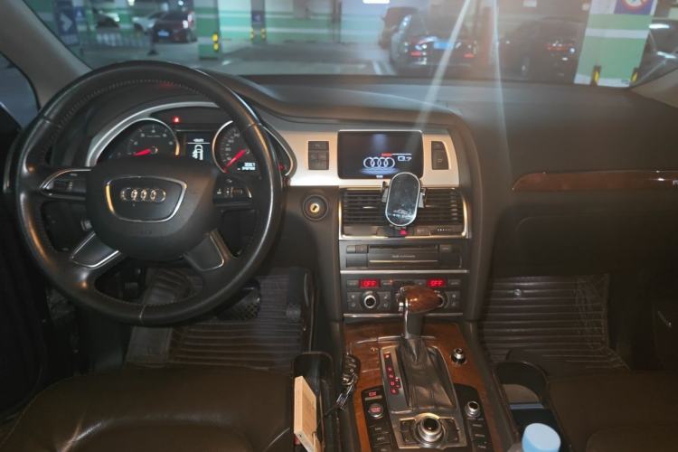 Used Audi Q7 2012 3.0 TFSI Comfort Model (200kW) Center Console