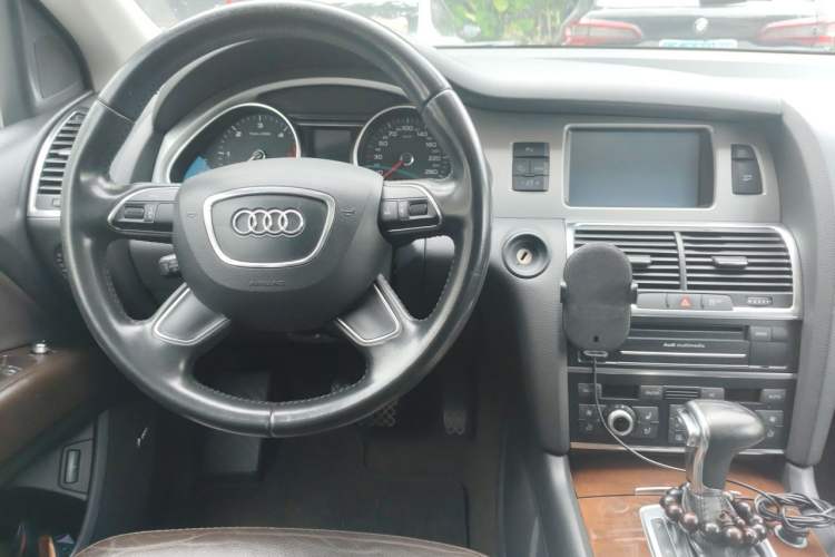Used Audi Q7 2012 3.0 TDI Leading Model Center Console