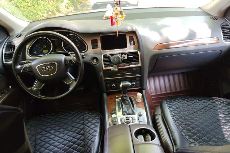Used Audi Q7 2012 3.0 TFSI Comfort Model (200kW) Center Console