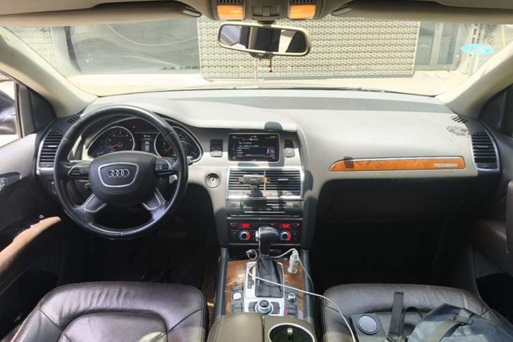Used Audi Q7 2012 3.0 TFSI Ambition (200kW) Center Console