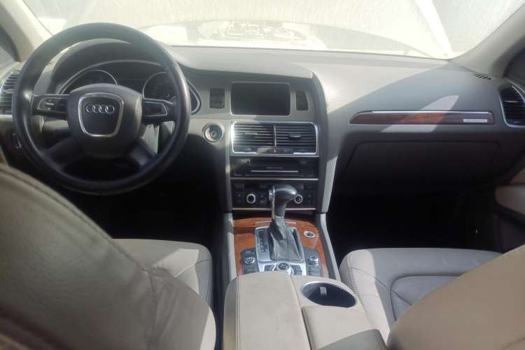 Used Audi Q7 2012 3.0 TDI Leading Model Center Console