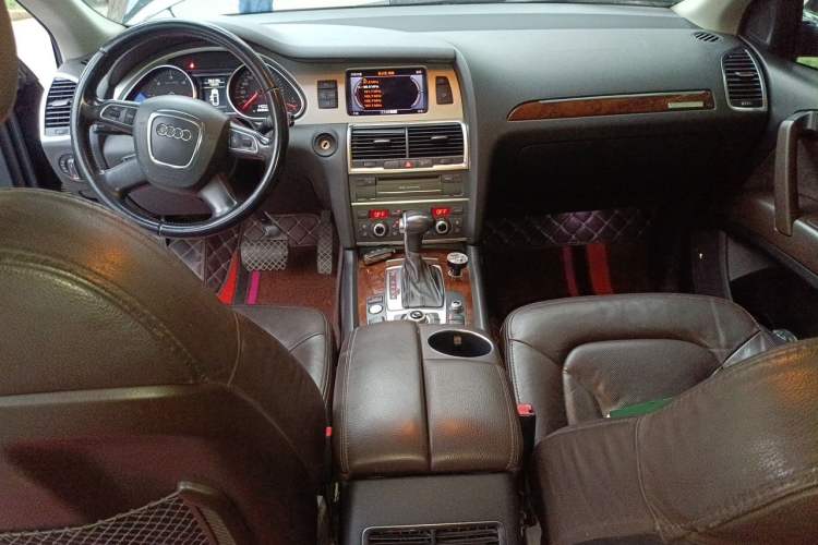 Used Audi Q7 2012 3.0 TDI Leading Model Center Console
