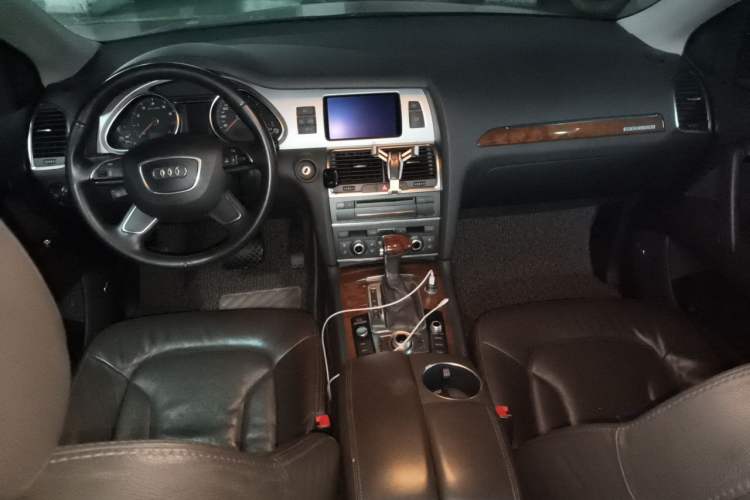 Used Audi Q7 2012 3.0 TFSI Comfort Model (200kW) Center Console