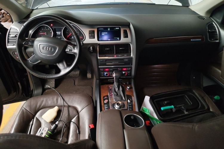 Used Audi Q7 2012 3.0 TFSI Ambition (200kW) Center Console