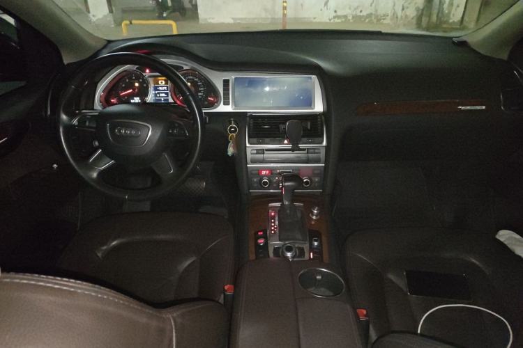 Used Audi Q7  Center Console