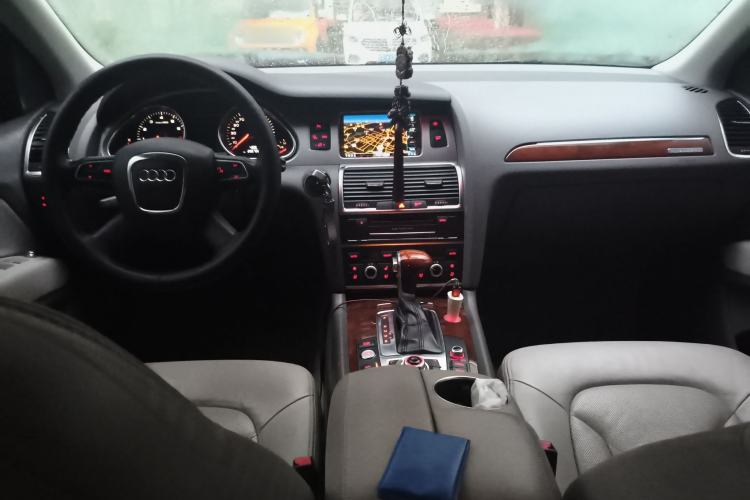 Used Audi Q7 2012 3.0 TFSI Comfort Model (200kW) Center Console