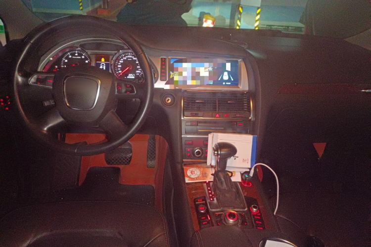 Used Audi Q7  Center Console