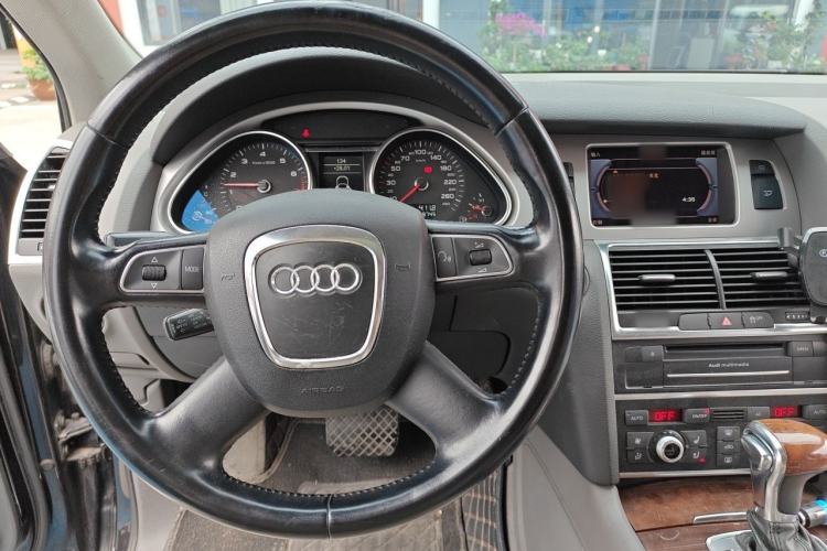 Used Audi Q7 2012 3.0 TFSI Comfort Model (200kW) Center Console
