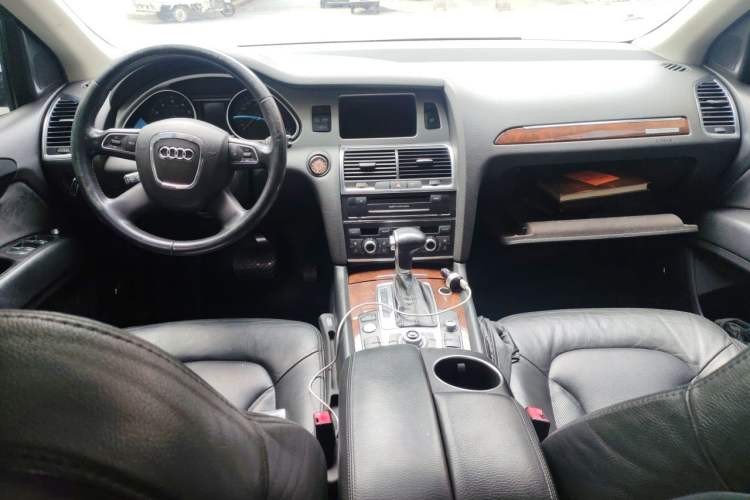 Used Audi Q7 2012 3.0 TFSI Ambition (200kW) Center Console