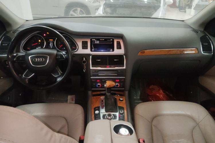Used Audi Q7 2012 3.0 TFSI Comfort Model (200kW) Center Console