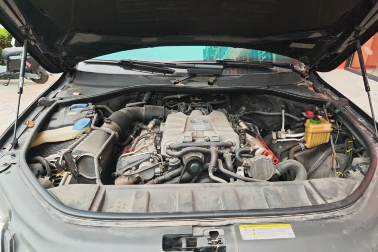 Used Audi Q7 2012 3.0 TFSI Ambition (200kW) Engine Bay