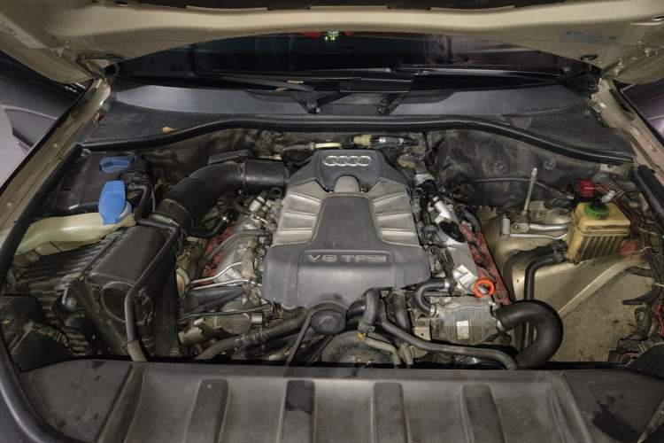 Used Audi Q7 2012 3.0 TFSI Comfort Model (200kW) Engine Bay