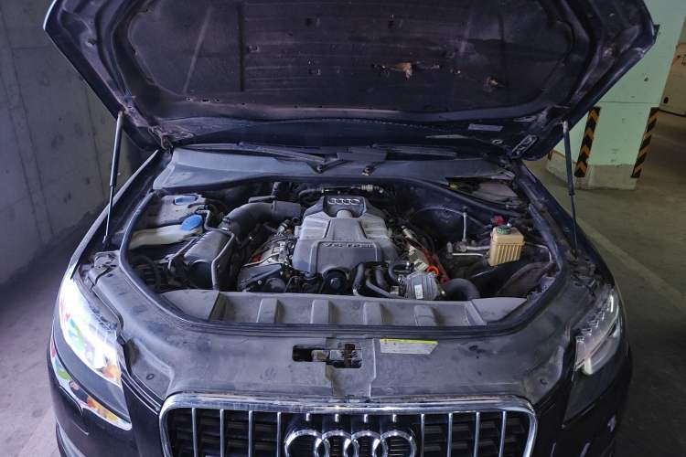 Used Audi Q7 2012 3.0 TFSI Technology Model (200kW) Engine Bay
