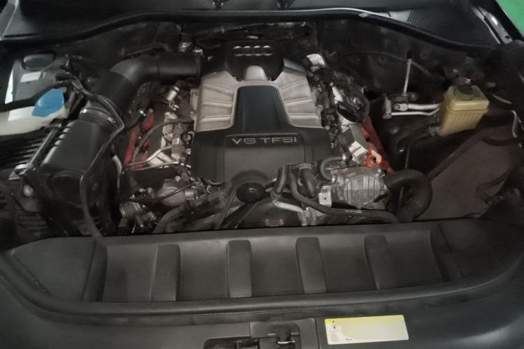 Used Audi Q7 2012 3.0 TFSI Comfort Model (200kW) Engine Bay