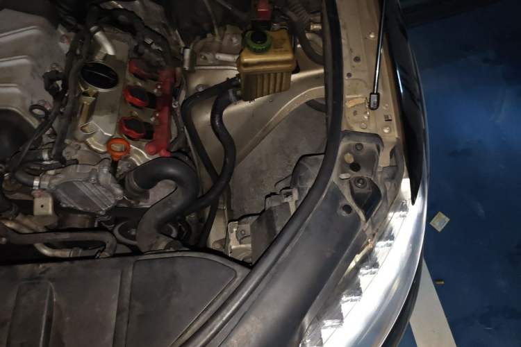 Used Audi Q7 2012 3.0 TFSI Ambition (200kW) Engine Bay Left