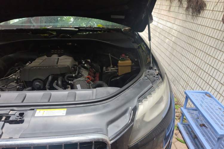 Used Audi Q7 2012 3.0 TFSI Comfort Model (245kW) Engine Bay Left