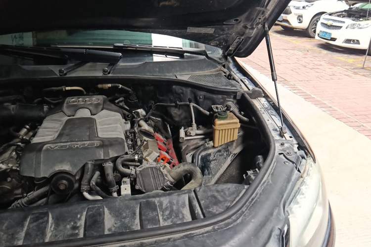 Used Audi Q7 2012 3.0 TFSI Technology Model (200kW) Engine Bay Left