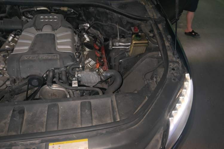 Used Audi Q7 2012 3.0 TFSI Comfort Model (200kW) Engine Bay Left
