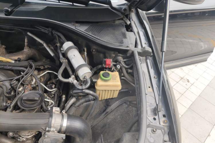 Used Audi Q7 2012 3.0 TDI Leading Model Engine Bay Left