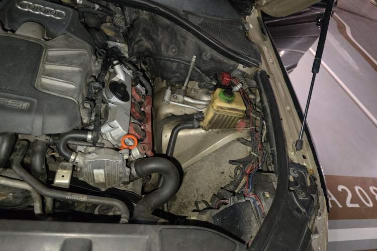 Used Audi Q7 2012 3.0 TFSI Comfort Model (200kW) Engine Bay Left