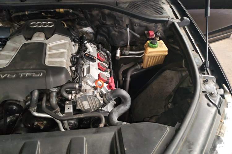 Used Audi Q7 2012 3.0 TFSI Ambition (200kW) Engine Bay Left