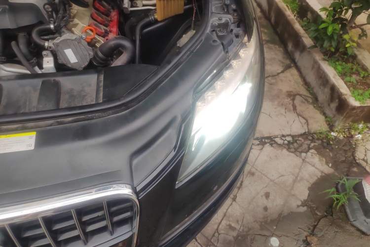 Used Audi Q7 2012 3.0 TFSI Comfort Model (200kW) Engine Bay Left