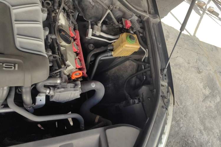 Used Audi Q7 2012 3.0 TFSI Technology Model (200kW) Engine Bay Left