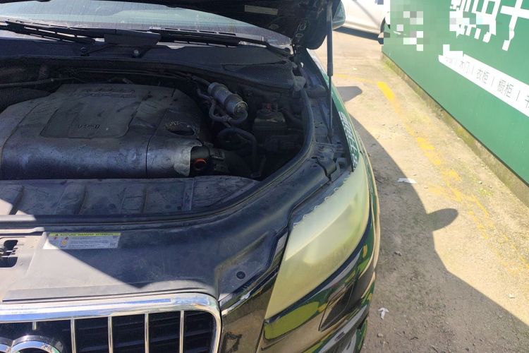 Used Audi Q7 2012 3.0 TDI Leading Model Engine Bay Left