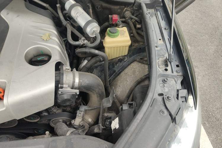 Used Audi Q7 2012 3.0 TDI Leading Model Engine Bay Left