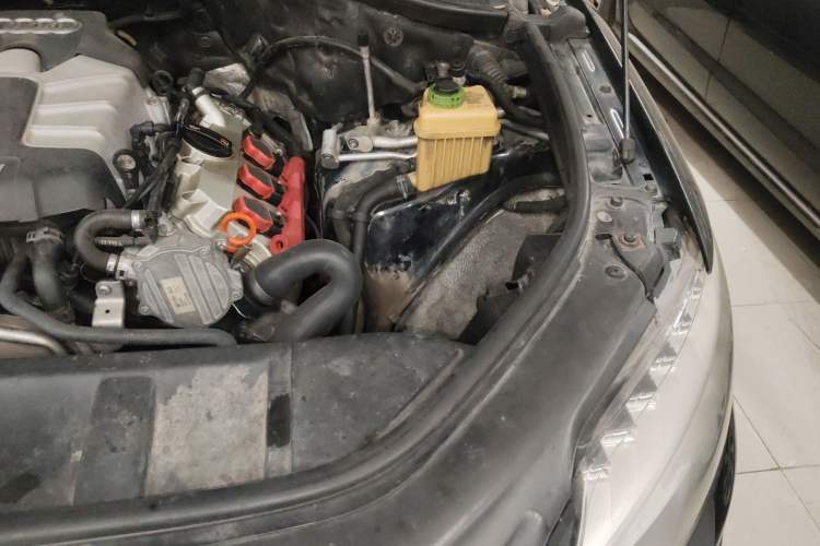 Used Audi Q7 2012 3.0 TFSI Comfort Model (200kW) Engine Bay Left