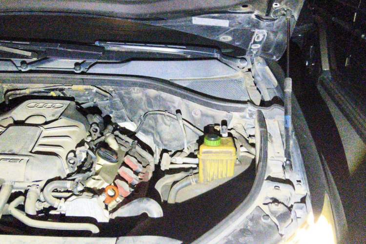 Used Audi Q7 2012 3.0 TFSI Ambition (200kW) Engine Bay Left