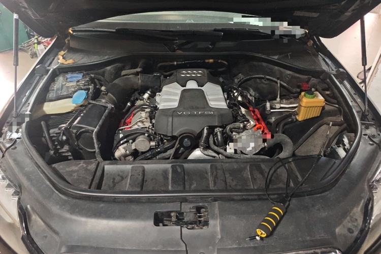 Used Audi Q7 2012 3.0 TFSI Technology (245kW) Engine Bay
