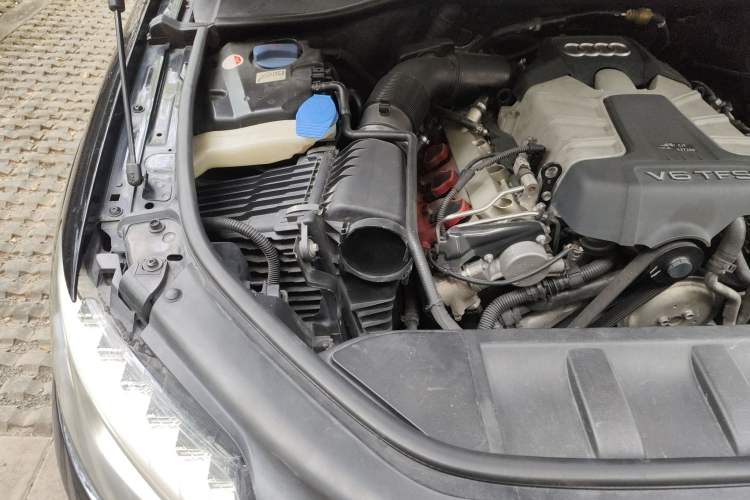 Used Audi Q7 2012 3.0 TFSI Ambition (200kW) Engine Bay Right