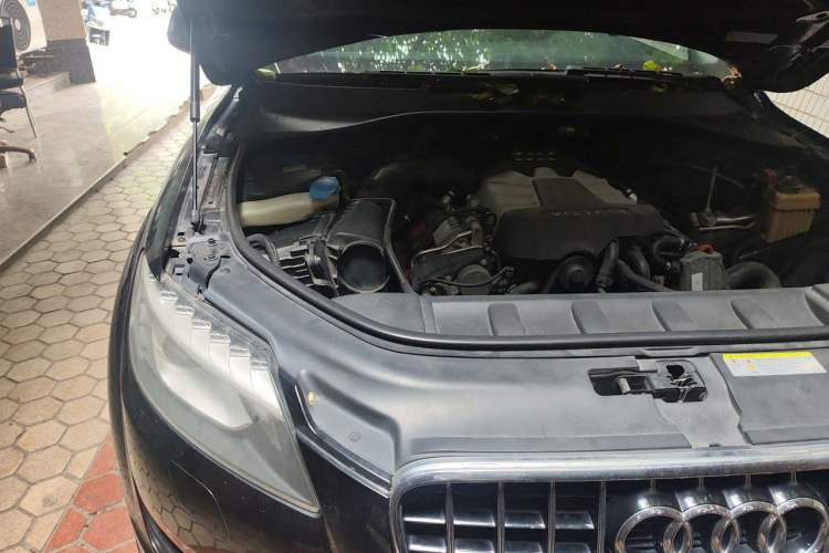 Used Audi Q7 2012 3.0 TFSI Comfort Model (245kW) Engine Bay Right