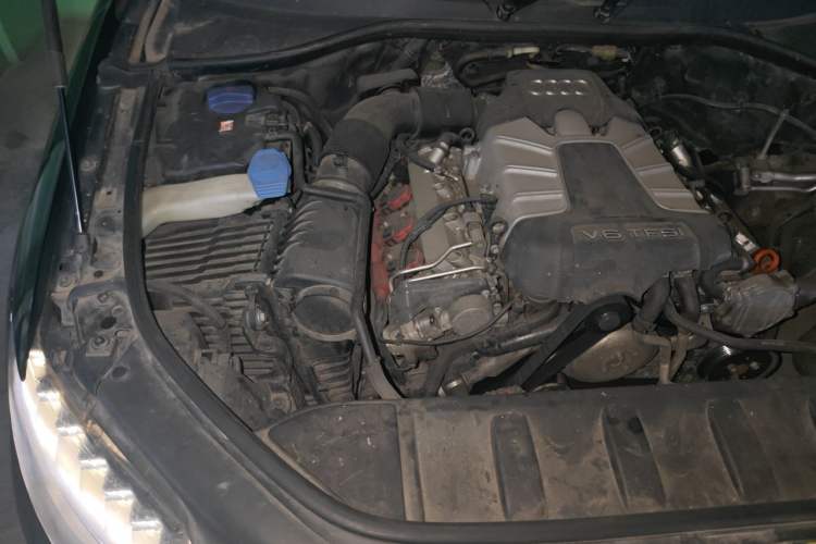 Used Audi Q7 2012 3.0 TFSI Comfort Model (200kW) Engine Bay Right