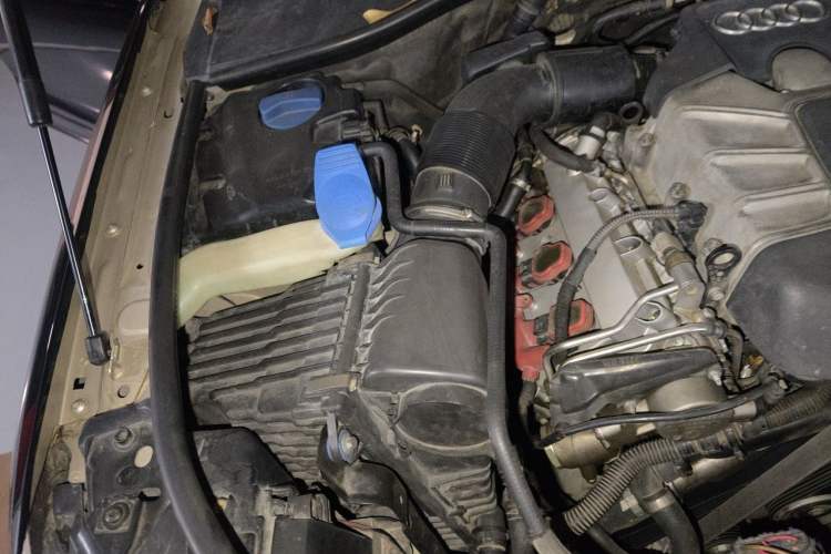 Used Audi Q7 2012 3.0 TFSI Comfort Model (200kW) Engine Bay Right