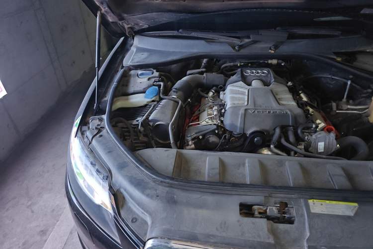 Used Audi Q7 2012 3.0 TFSI Technology Model (200kW) Engine Bay Right