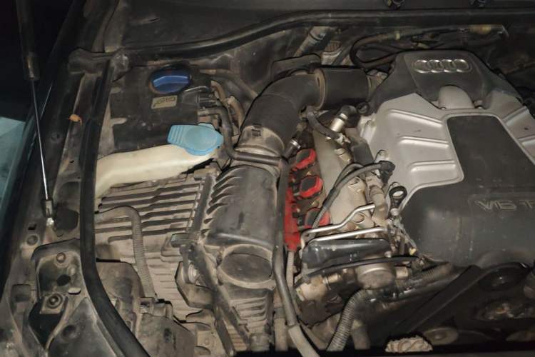 Used Audi Q7 2012 3.0 TFSI Technology (245kW) Engine Bay Right