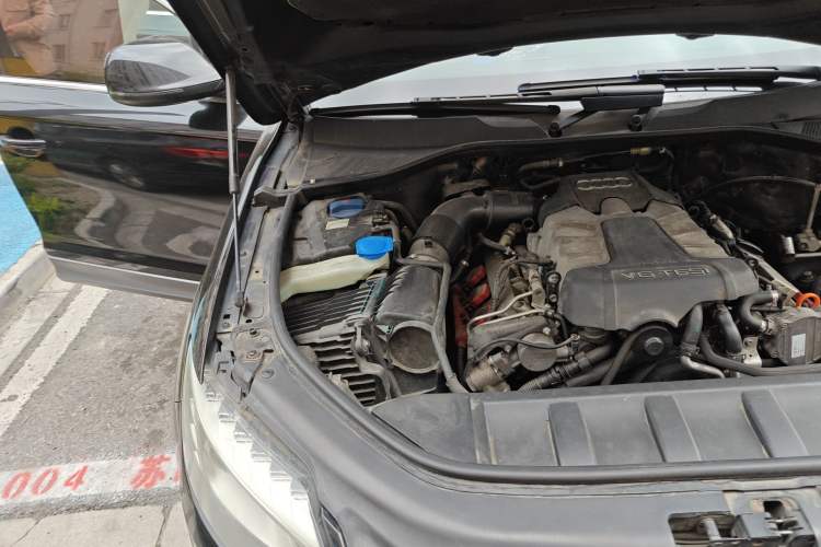 Used Audi Q7 2012 3.0 TFSI Ambition (200kW) Engine Bay Right