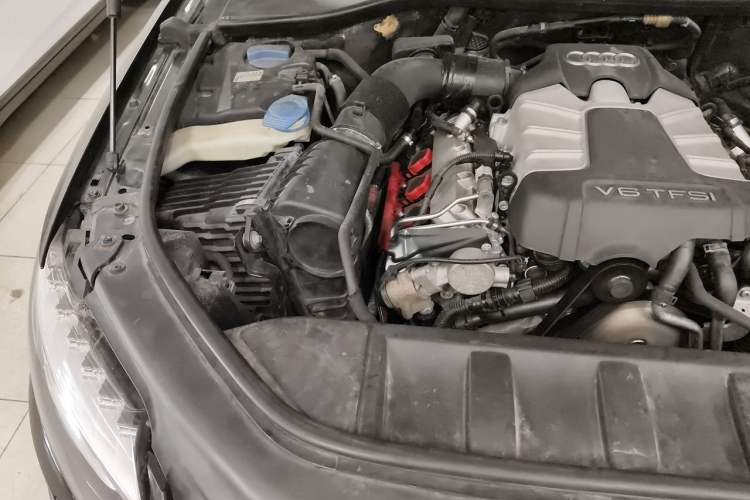 Used Audi Q7 2012 3.0 TFSI Comfort Model (200kW) Engine Bay Right