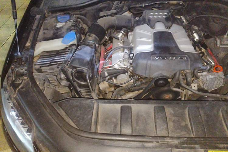 Used Audi Q7 2012 3.0 TFSI Technology Model (200kW) Engine Bay Right