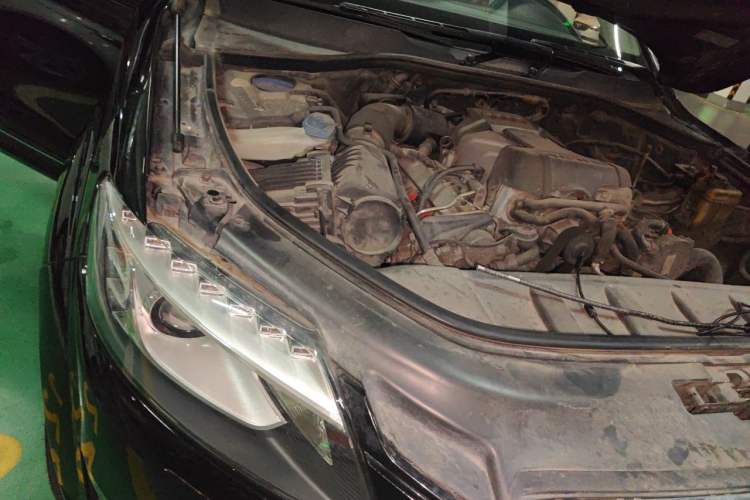 Used Audi Q7 2012 3.0 TFSI Comfort Model (200kW) Engine Bay Right