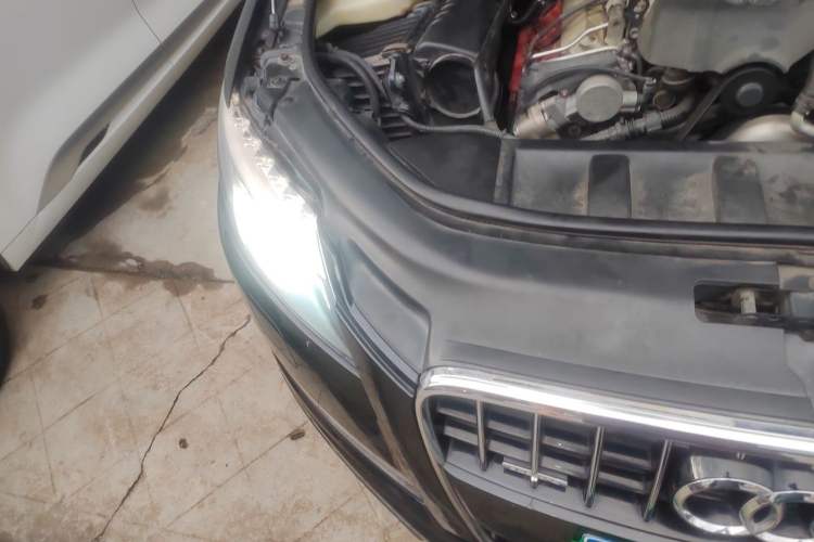 Used Audi Q7 2012 3.0 TFSI Comfort Model (200kW) Engine Bay Right