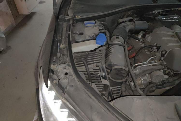 Used Audi Q7  Engine Bay Right